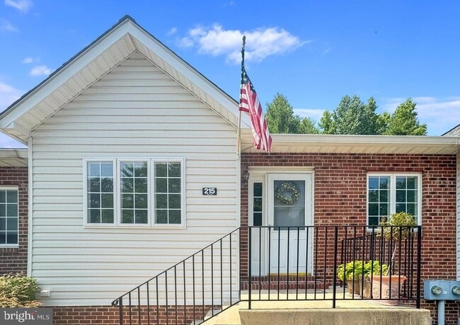 Primary Photo - 215 Westlake Blvd