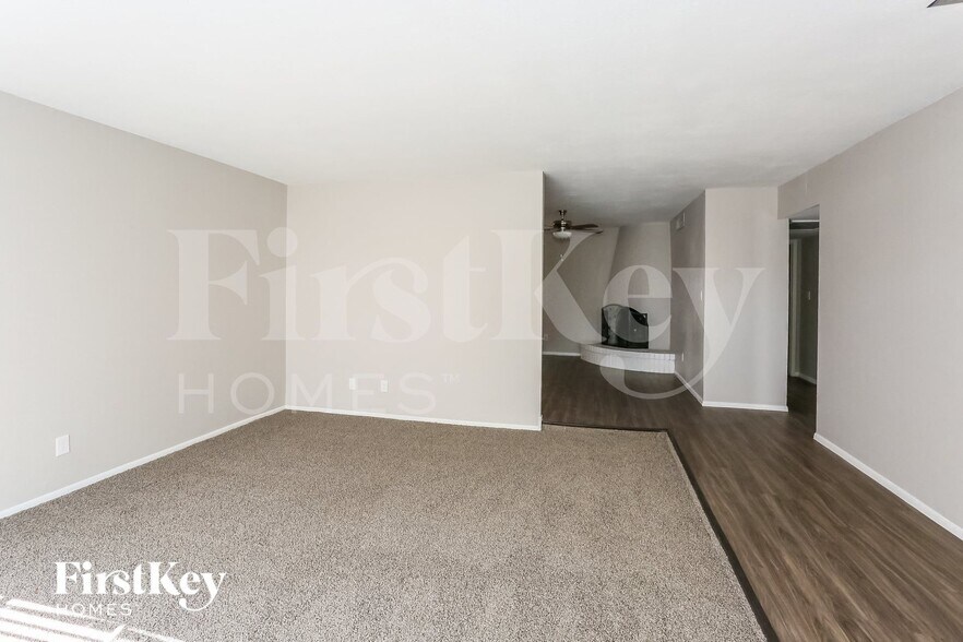 Building Photo - 4844 W Brown St
