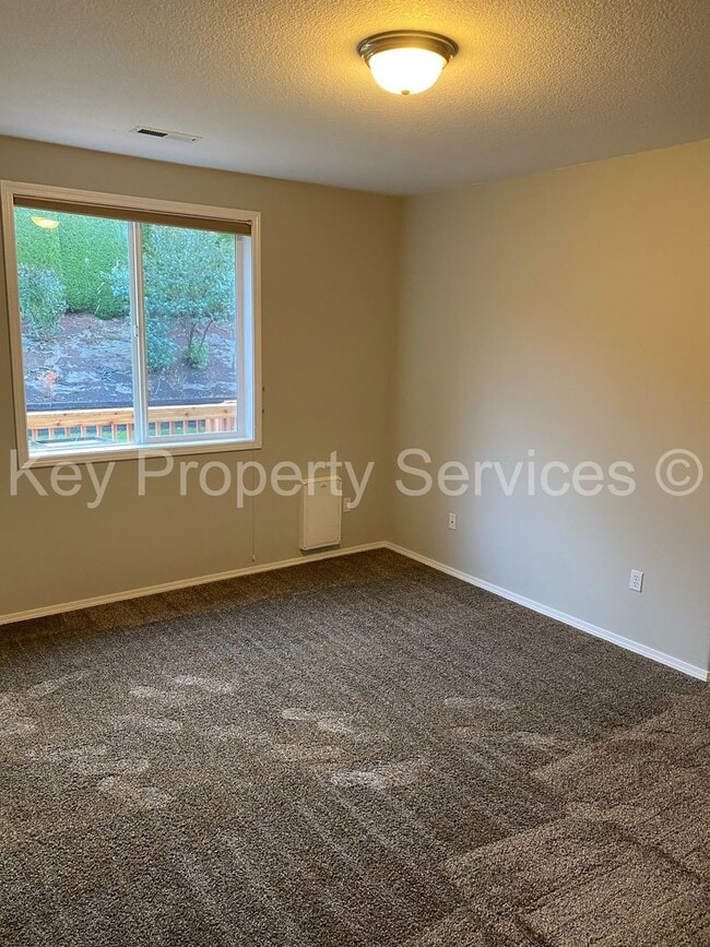 Building Photo - COMING SOON! Large 3 bed 3 bath in Camas