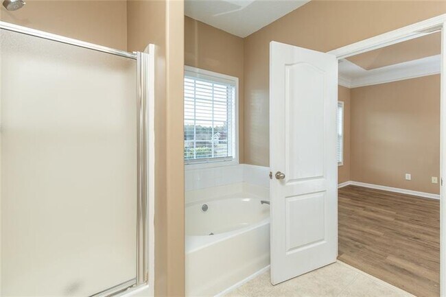 Building Photo - 300 McKendree Ct