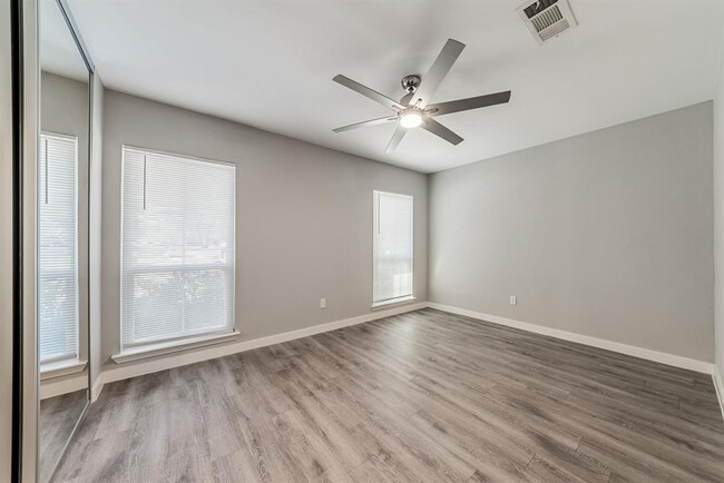 Building Photo - 10429 Firethorn Ln