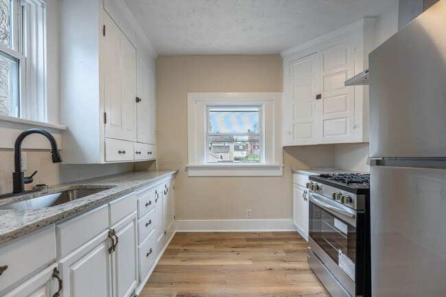 Building Photo - 4 Bed 3 Bath Single Family Home Available in Dayton*