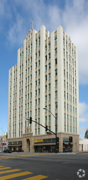 Building Photo - Vintage Tower