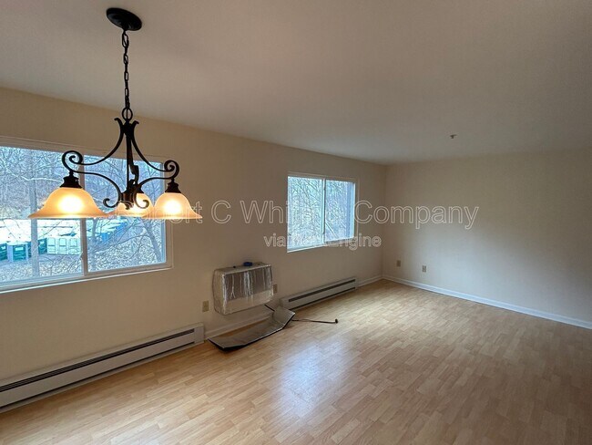 Building Photo - 14 Newtown Rd