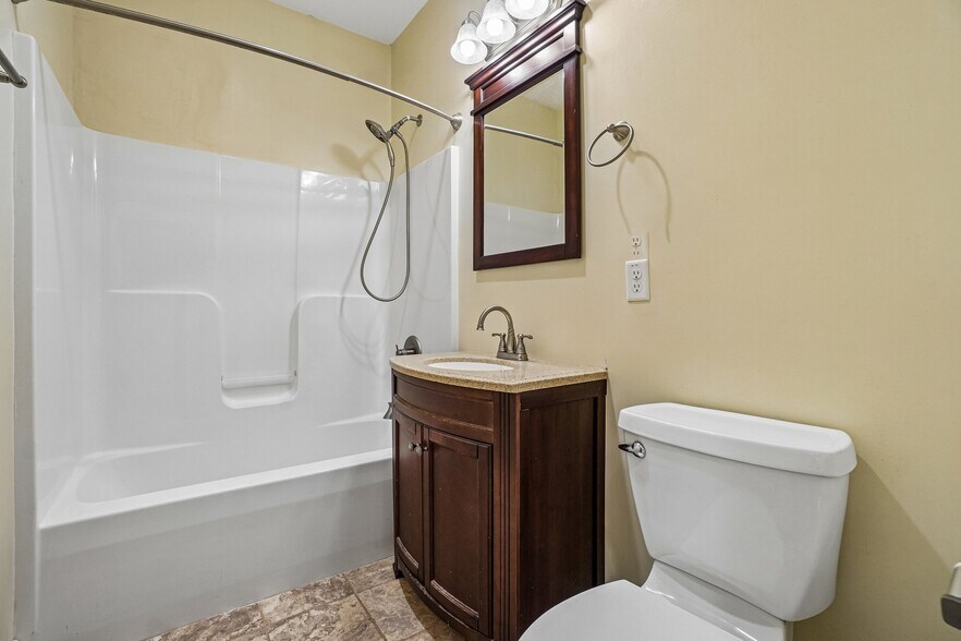 Building Photo - 166 Mount Royal Dr