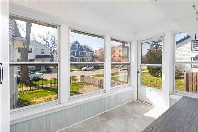 Building Photo - 18 N Main St