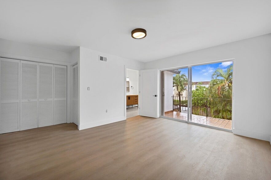 Building Photo - 13514 NE 23rd Pl