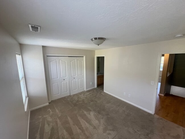 Building Photo - 208 Rockey Park Ln