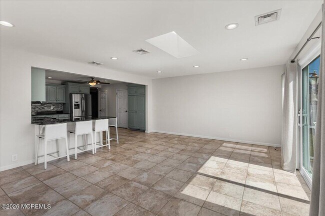 Building Photo - 774 Nassau Dr