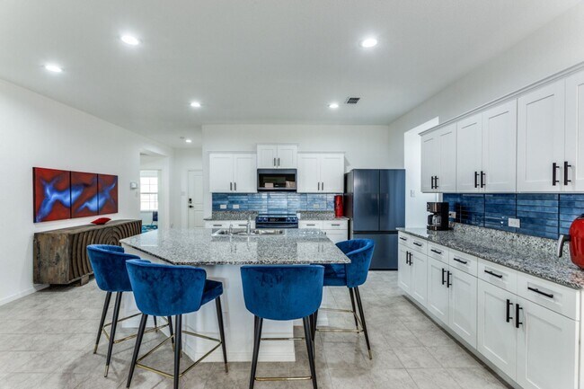 Building Photo - Contemporary in Cleburne!