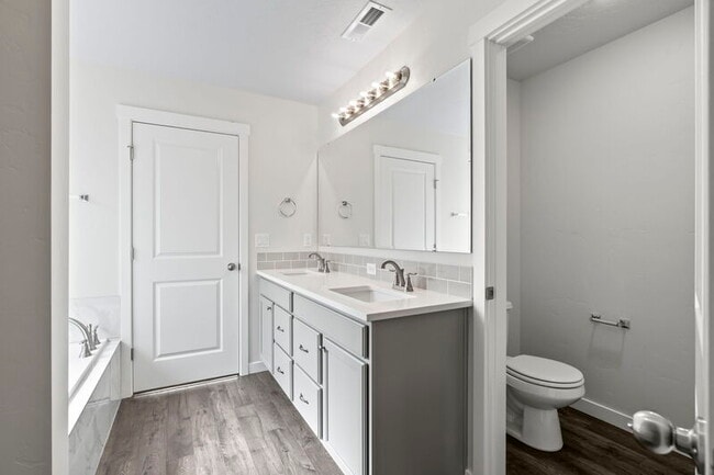 Building Photo - 10419 Rockaway Ridge St