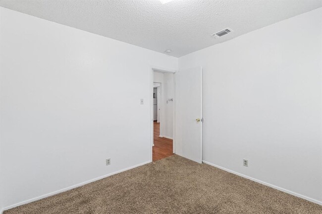 Building Photo - 302 Algerita Dr