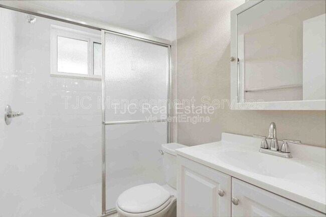 Building Photo - 1138 Corona St