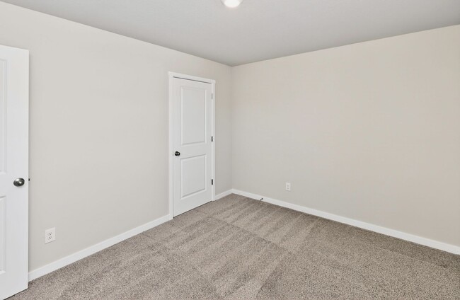 Building Photo - MODERN COMFORT!! 3 Bedroom, 3 Bathroom Townhome in Urbandale!