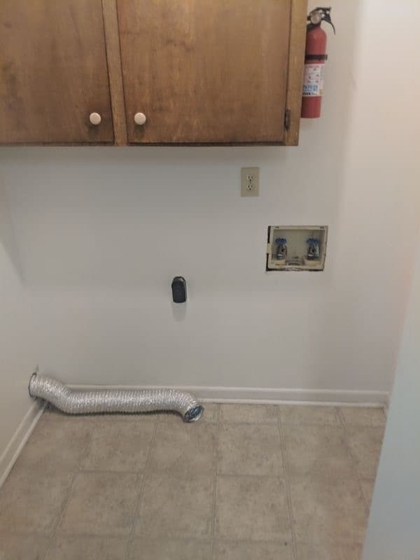 Building Photo - 107 Rainbow Cir