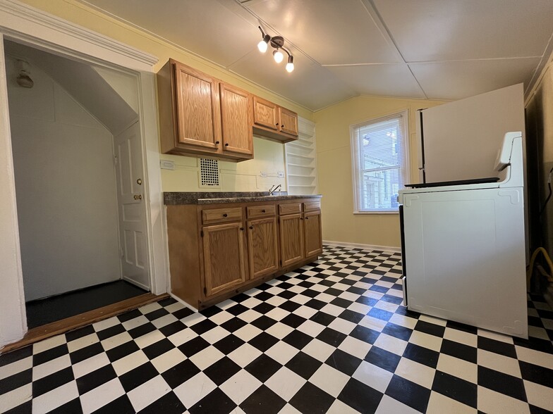 Kitchen - 825 10th St NW