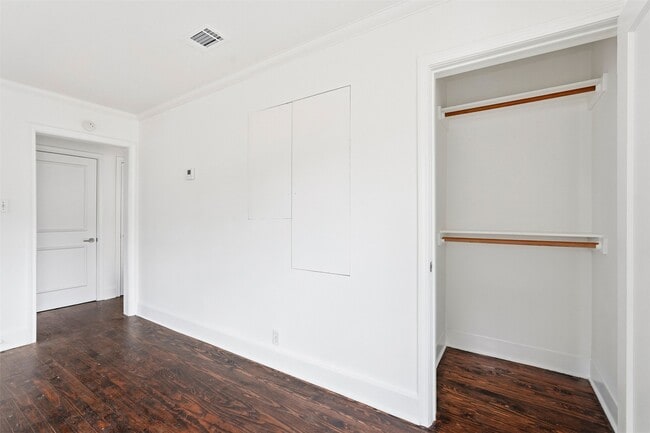 Building Photo - 612 W Alabama St