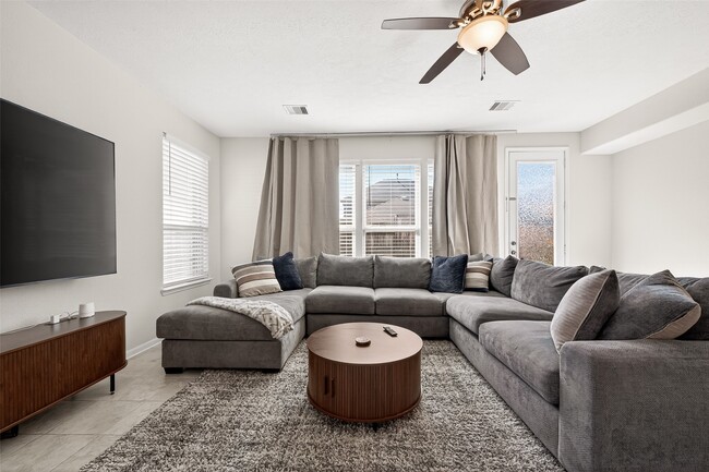 Building Photo - 28423 Aubrey Orchard Ln