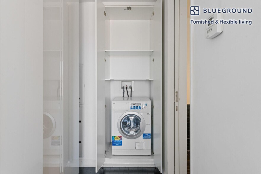 Building Photo - 123 Washington St