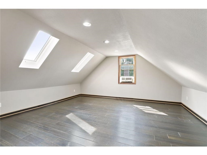 Bedroom 2/loft - 403 Dewey St