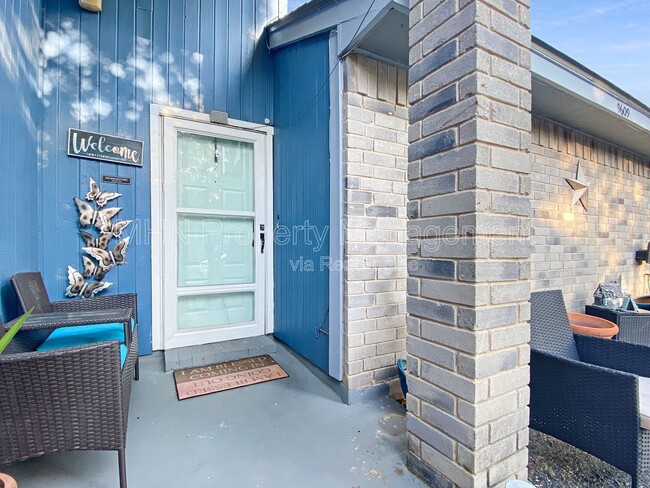 Building Photo - 9609 Woodland Hills