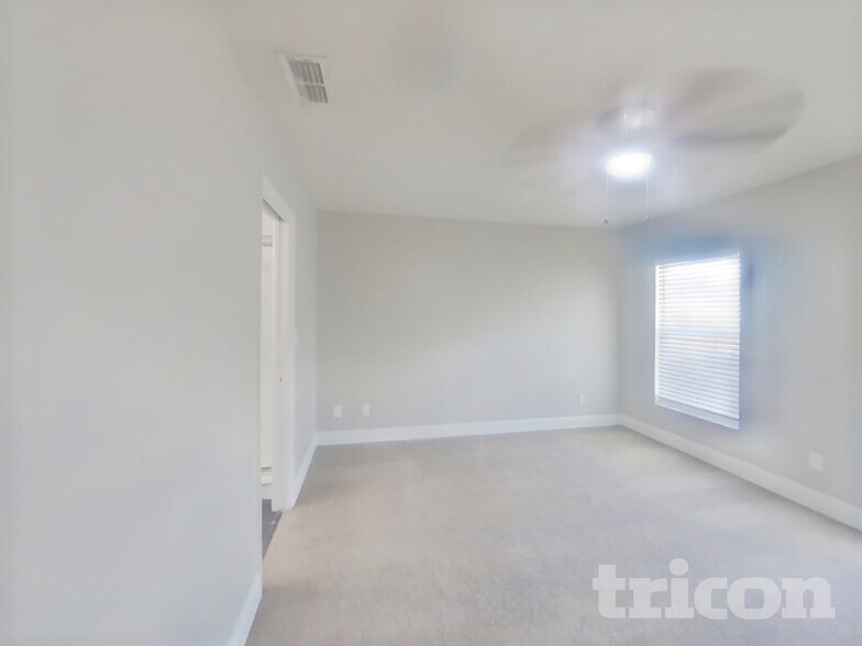 Building Photo - 1936 W Chestnut St