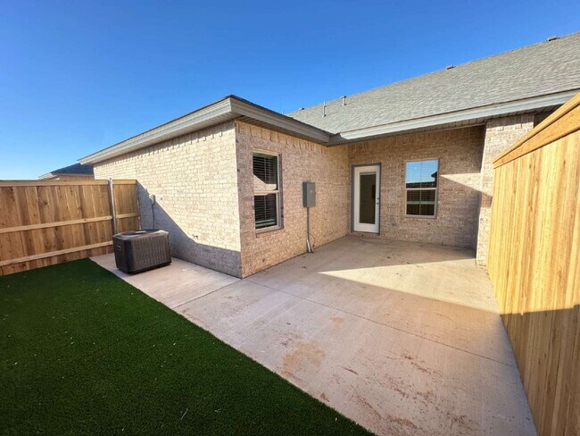 Building Photo - Brand new townhomes in Frenship ISD!