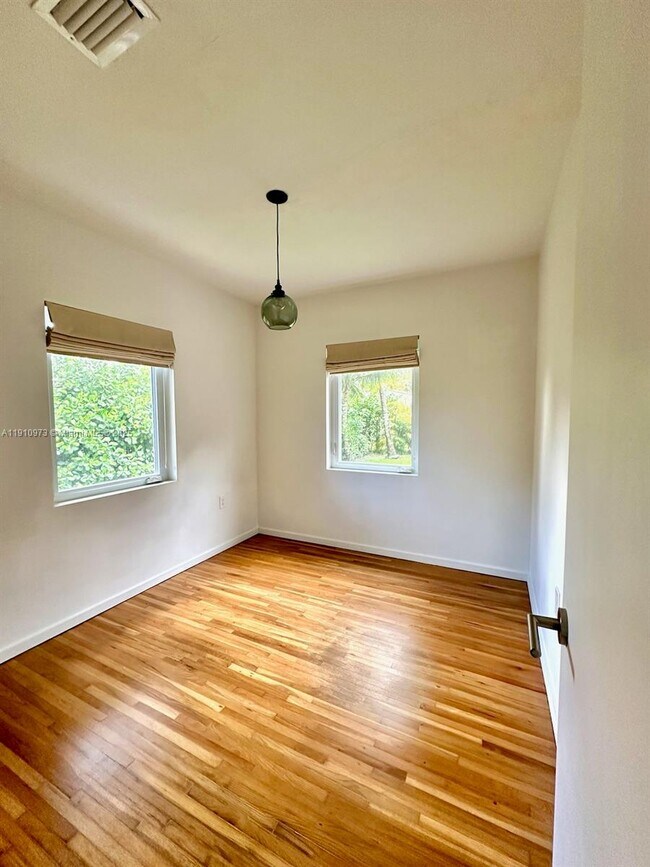 Building Photo - 630 Cardinal St