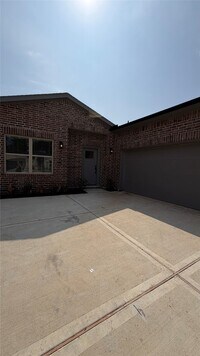 Building Photo - 2615 Piemonte Ave