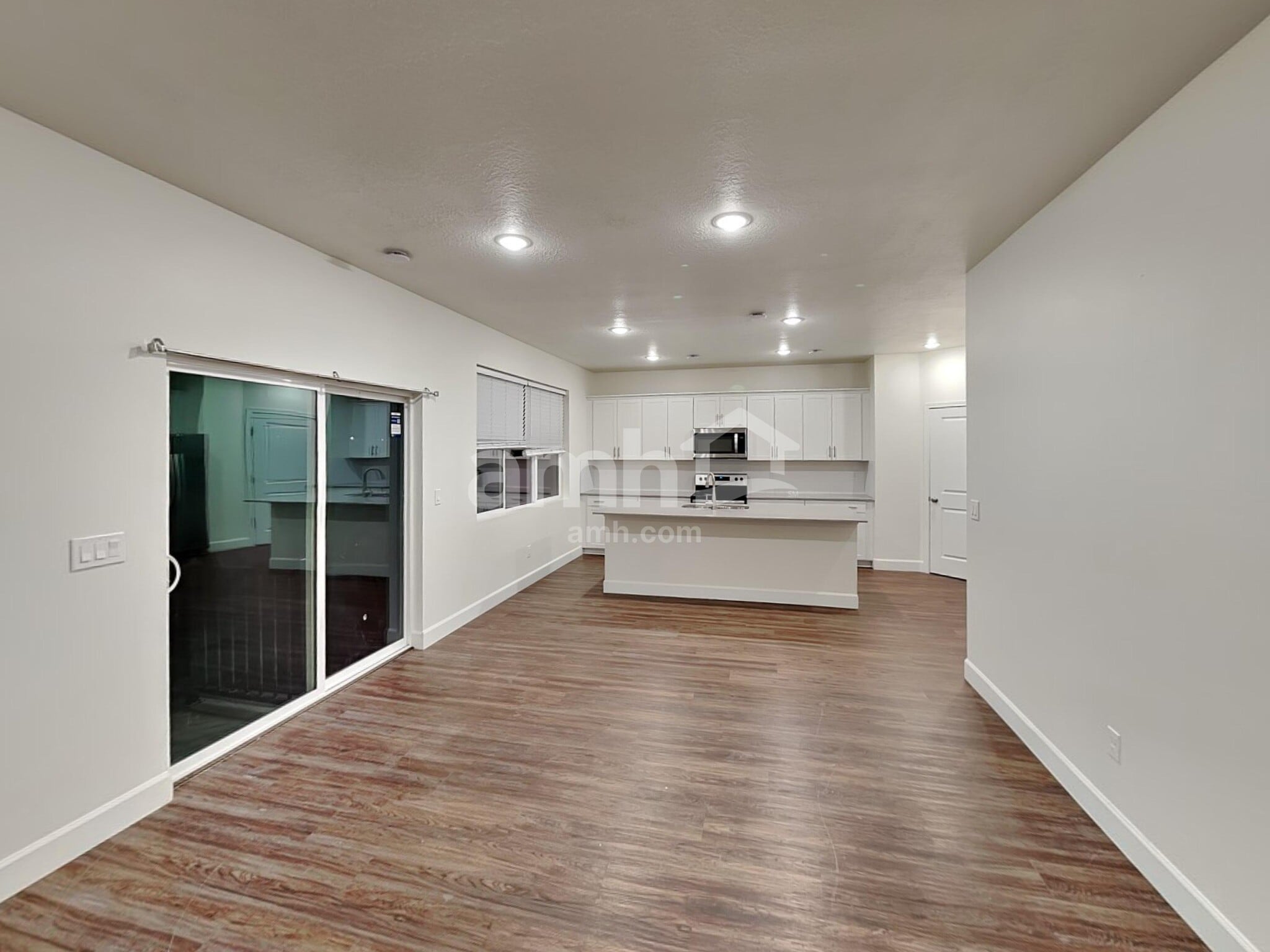 Building Photo - 4390 N Poplar St