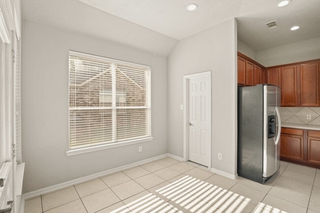 Building Photo - 24607 Lake Path Cir