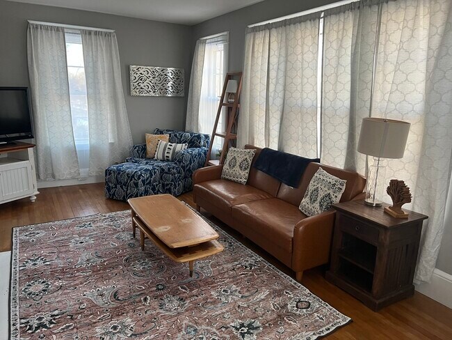 Building Photo - 162 Broadway