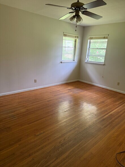 Building Photo - 6805 Sandpiper Dr