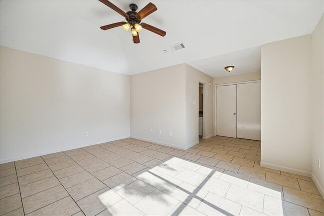 Building Photo - 2302 Bright Meadows Dr