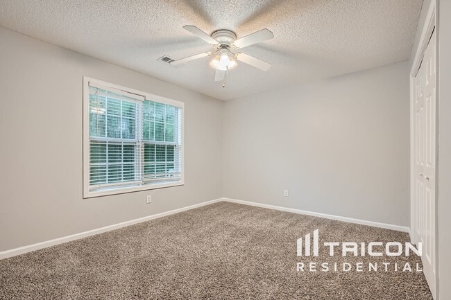 Building Photo - 150 Heathridge Dr