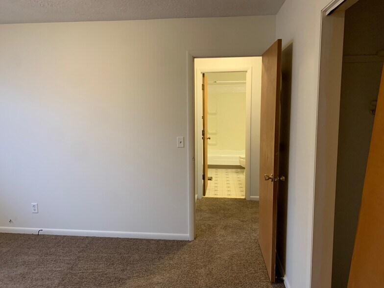 Building Photo - 201 W Shelbourne Dr