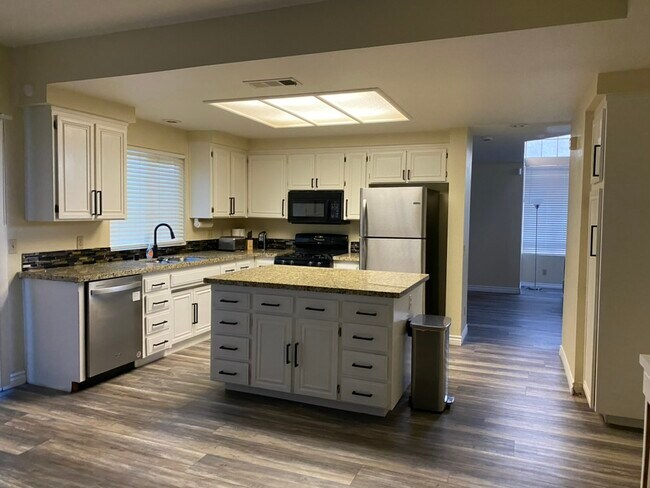 Building Photo - 16405 Kashiwa Way