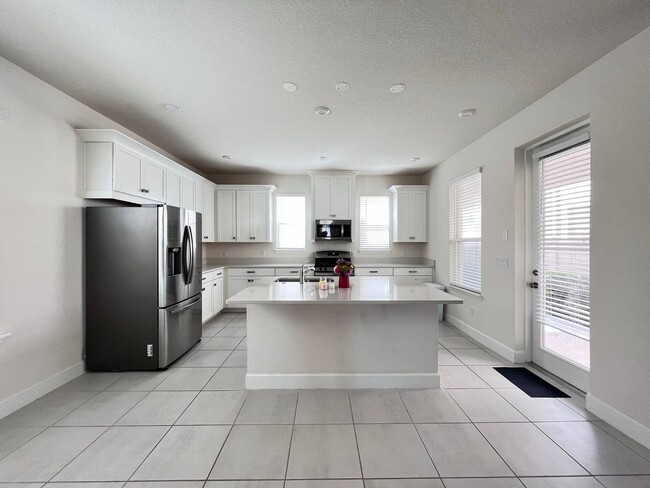 Building Photo - Gorgeous Furnished Home in Winter Garden!