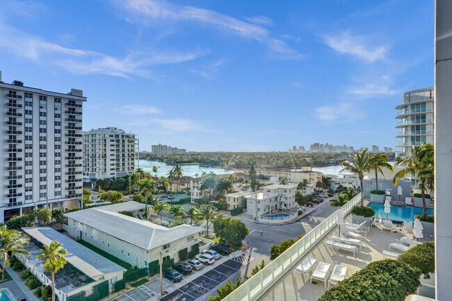 Building Photo - 3101 Bayshore Dr