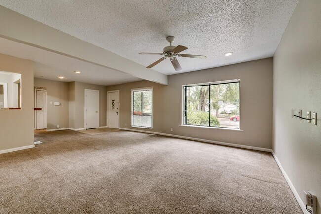 Building Photo - 1440 Moran Dr