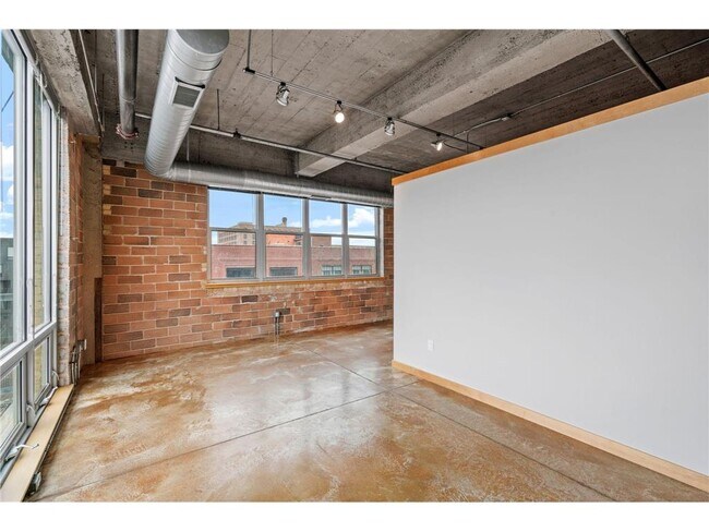 Building Photo - 901 N 3rd St