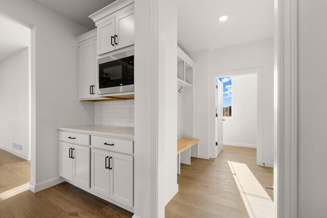 Building Photo - 5663 Ralph Dobbs Way