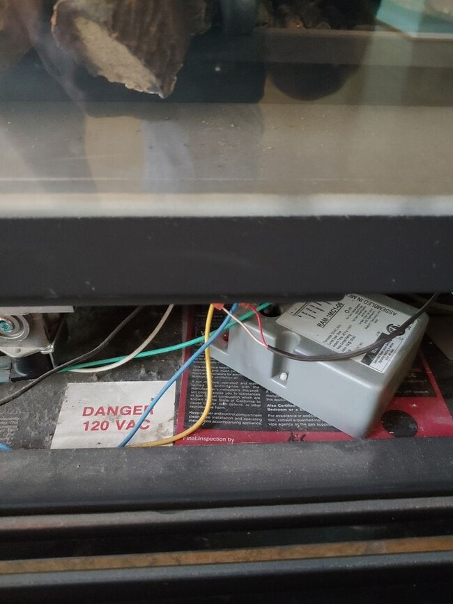 Building Photo - Gorgeous Spacious TownHome in Downtown Mou...