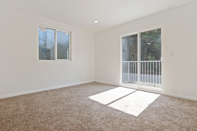 Building Photo - 827 N Brannick Ave