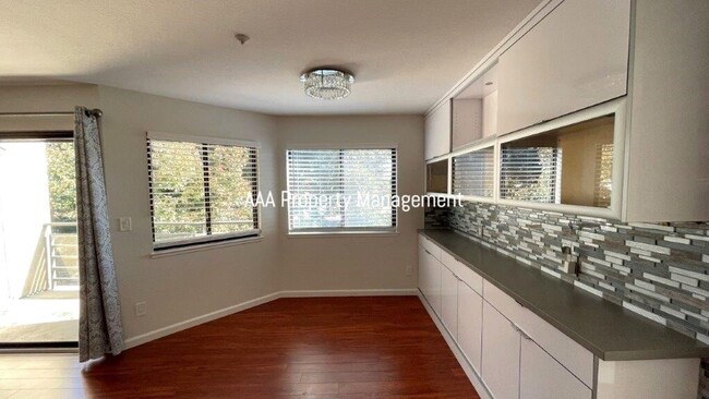 Building Photo - Downtown Walnut Creek! 3rd floor 2 master ...