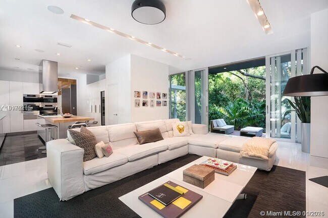 Building Photo - 3503 Banyan Cir