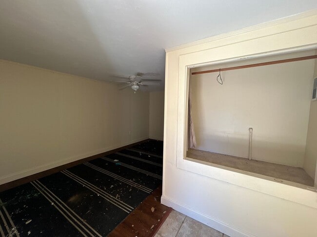 Building Photo - 3 Bed / 2.5 Bath – Steps from Doak Campbell Stadium – Only $1,800!
