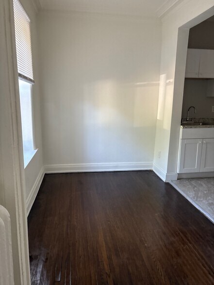 Building Photo - Florentine West