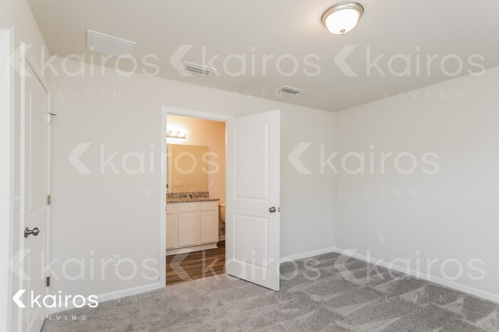 Building Photo - 832 Whispering Creek Ave