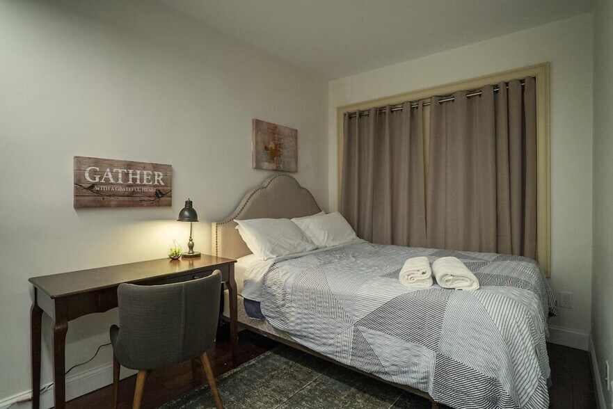 Building Photo - 10o Blossom St